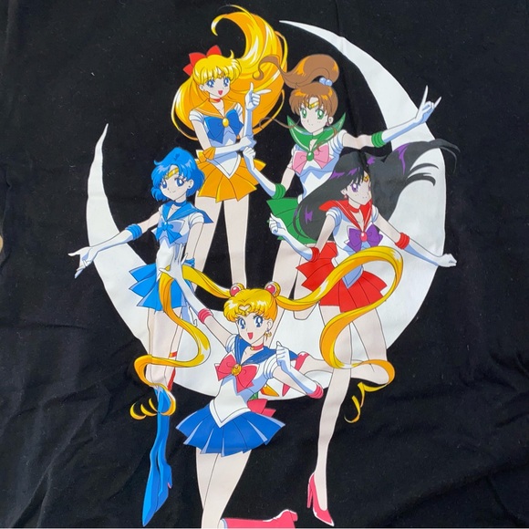 Sailor moon black r shirt - Picture 3 of 3
